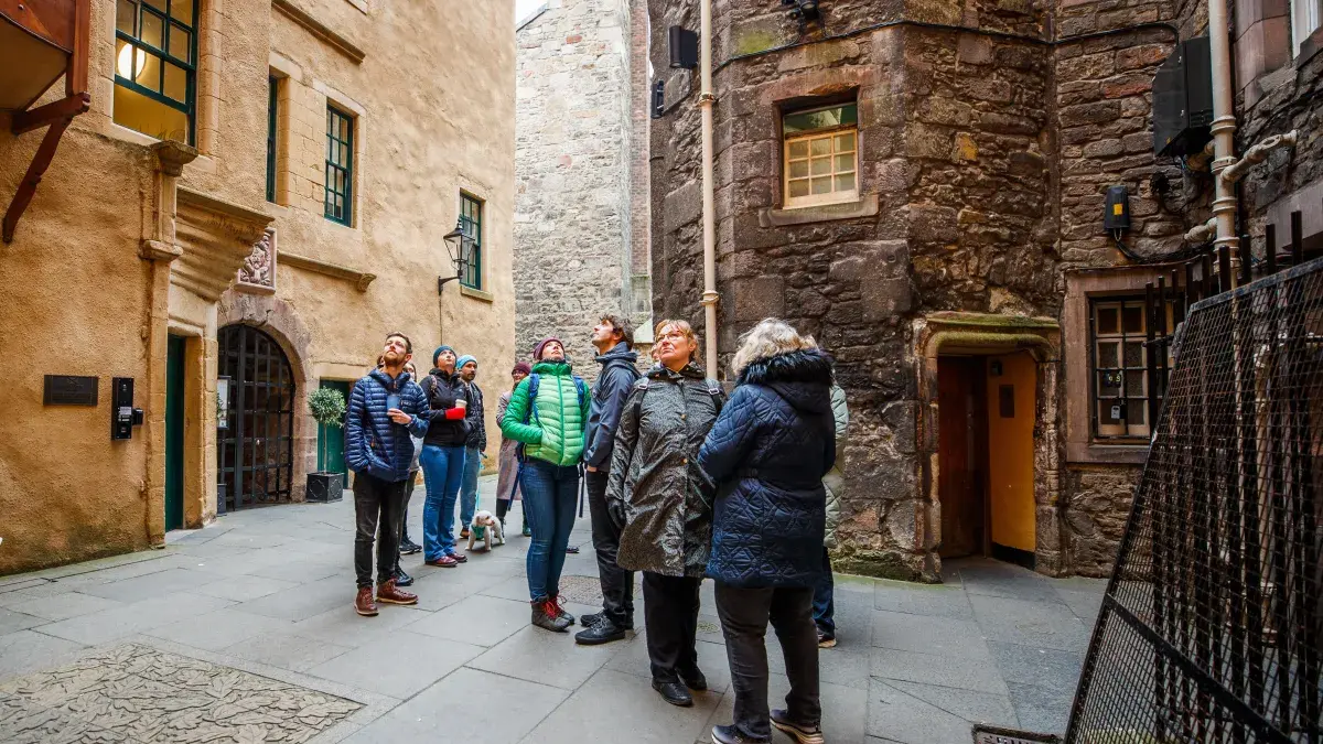 Gaelic tour participants in Edinburgh Old Town. 