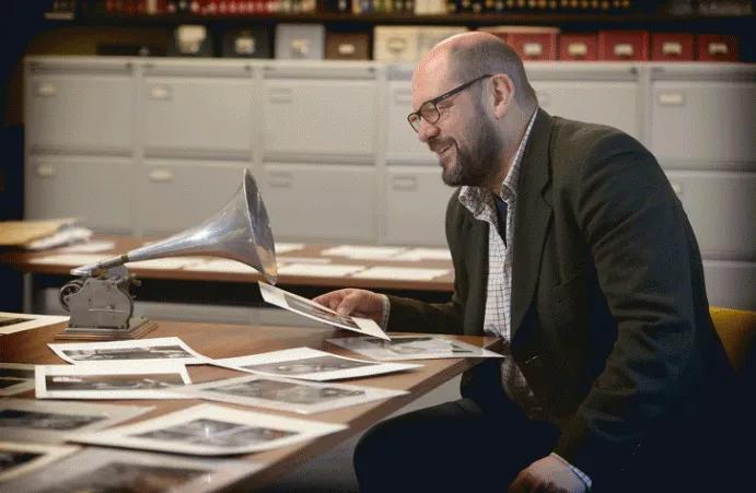 Viewing the Archives